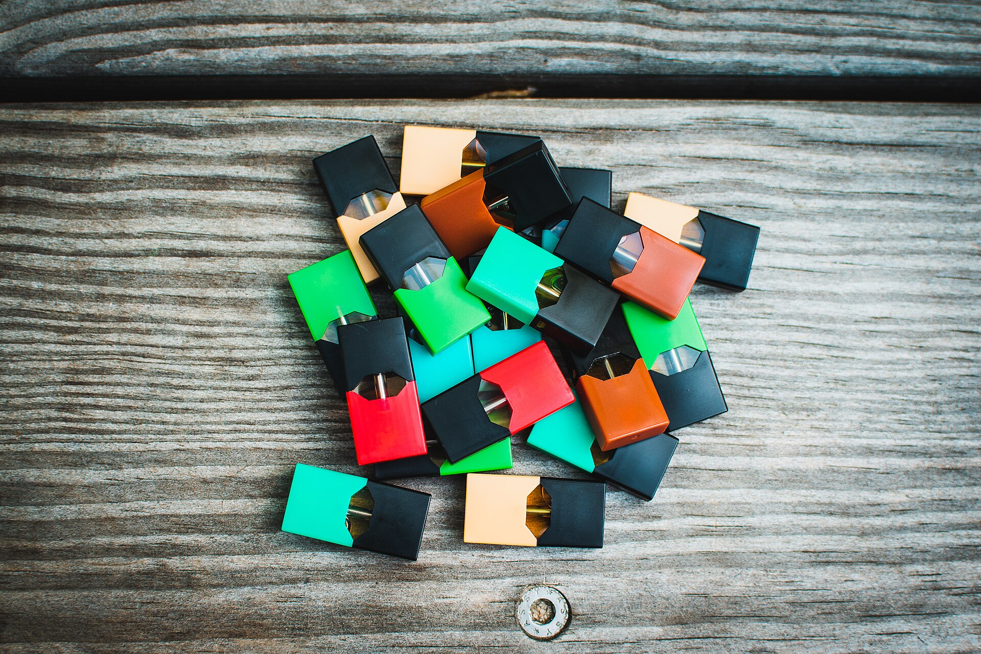 Compact colorful vapor devices